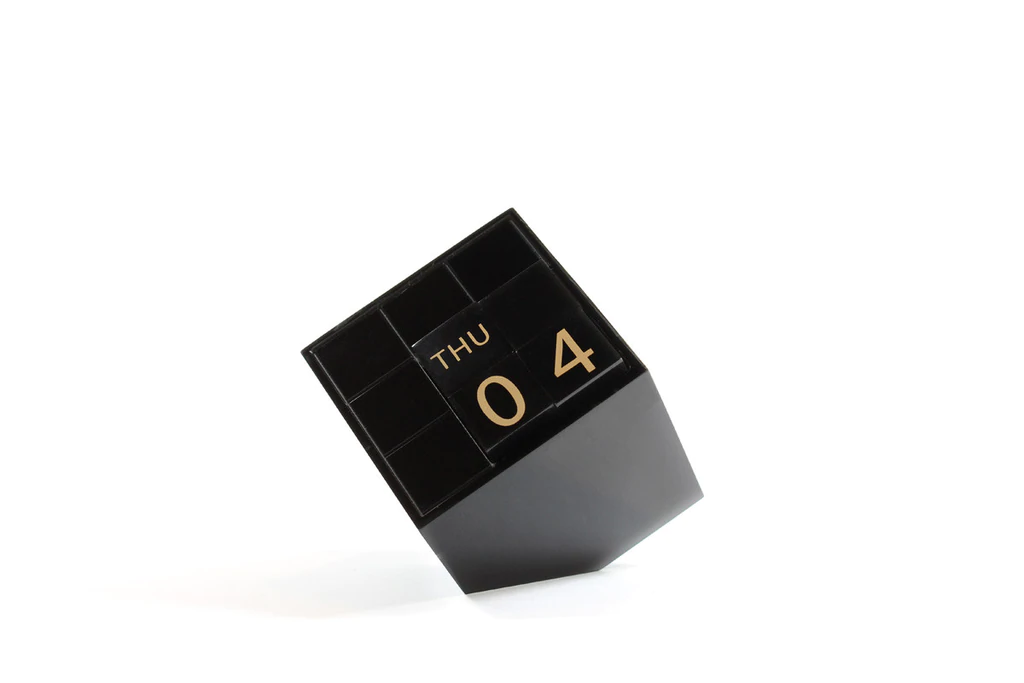 Gravity Clip Calendar