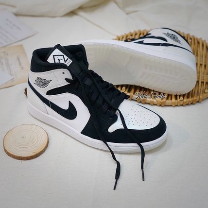 Nike スニーカー ★ナイキ★エアジョーダン1 ミッド "ブラック/ホワイト"(11)