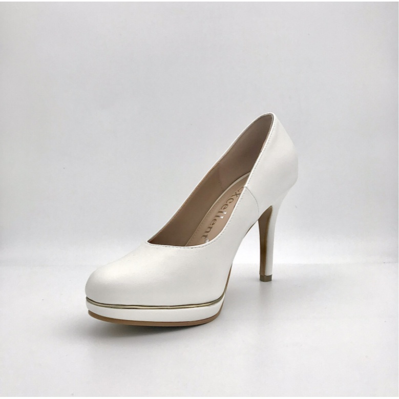 Camila Round Toe Platform Pumps