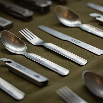 四合一露營餐具套裝戶外便攜不銹鋼多功能刀叉勺開瓶器-Retro's Wear