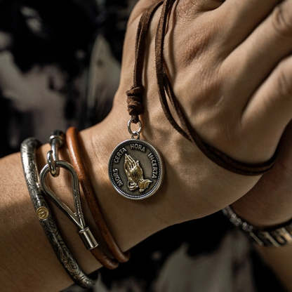 小眾懷舊祈禱之手項鏈男士頸脖掛件飾品個性麂皮吊墜-Retro's Wear