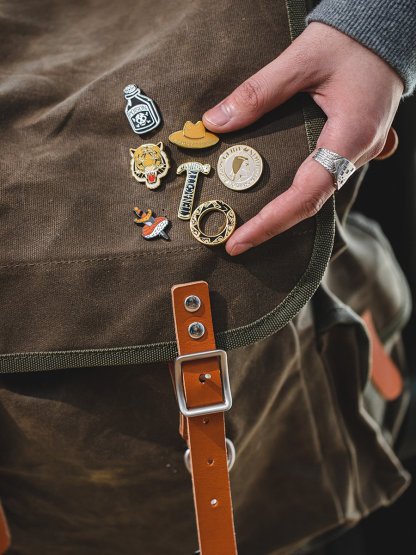 地心引力Gravity 復古配飾琺瑯蝴蝶扣胸針潮阿美咔嘰徽章玩物-Retro's Wear