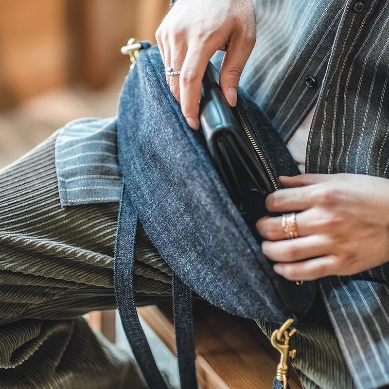 馬登工裝牛仔布大容量斜挎橄欖球包字母通勤單肩胸包男潮-Retro's Wear