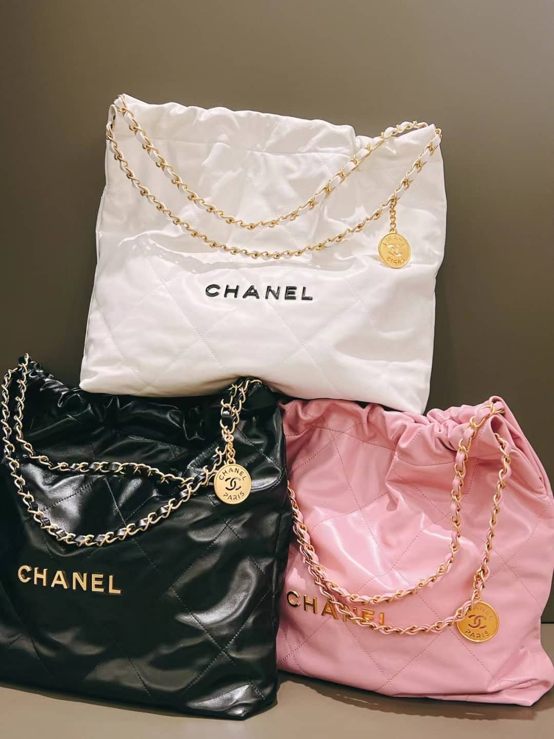 VERY雑誌掲載！通勤からお出かけまで♪【CHANEL】シャネル 22 ハンドバッグ