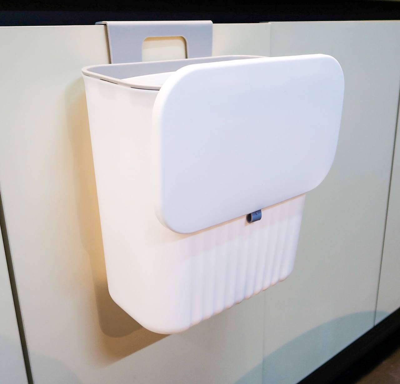 Hanging dustbin for kitchen cabinet door 9L / waste bin / trash bin