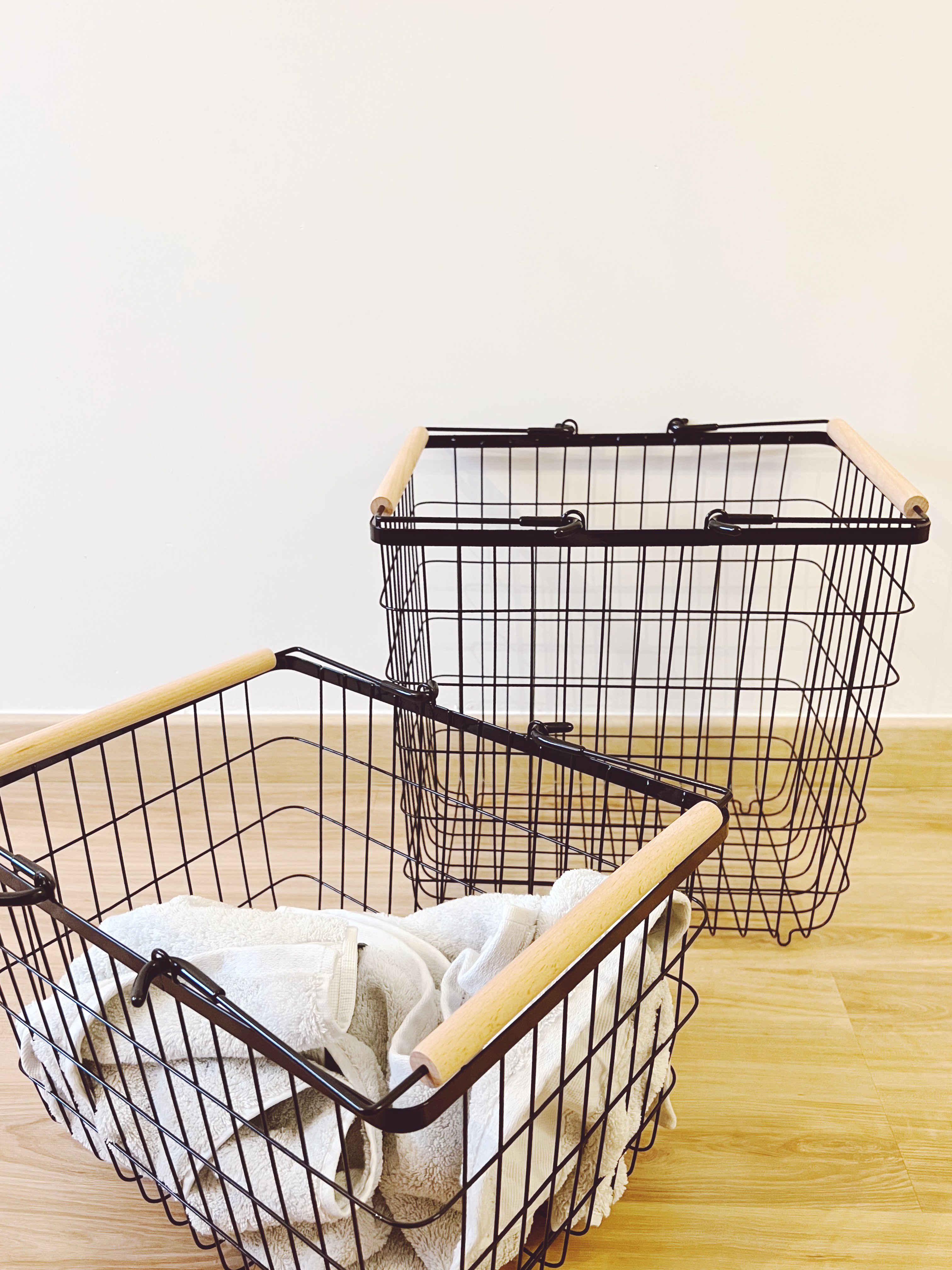 Minimalist Jipandi Metal Laundry Basket