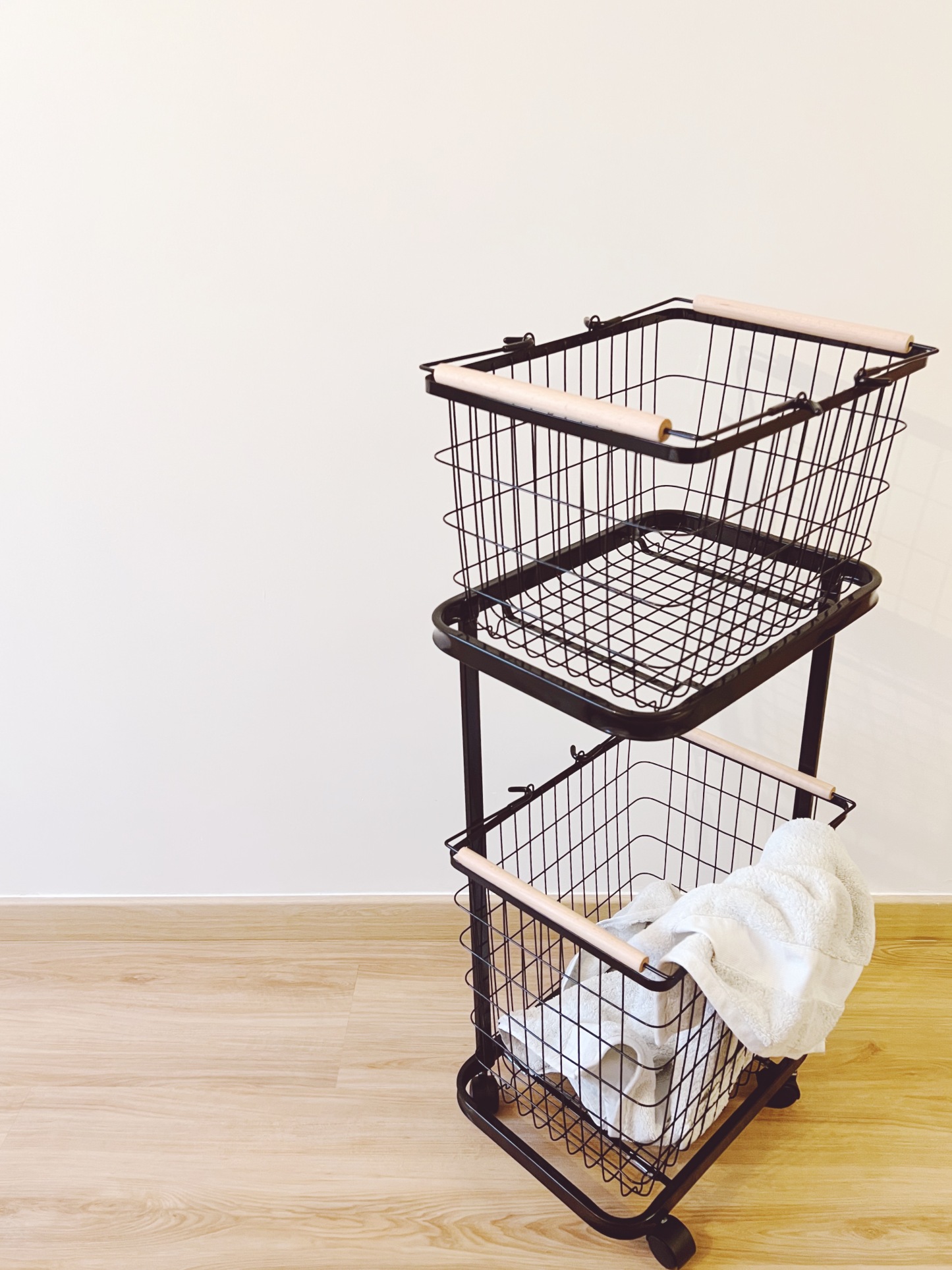 Minimalist Jipandi Metal Laundry Basket
