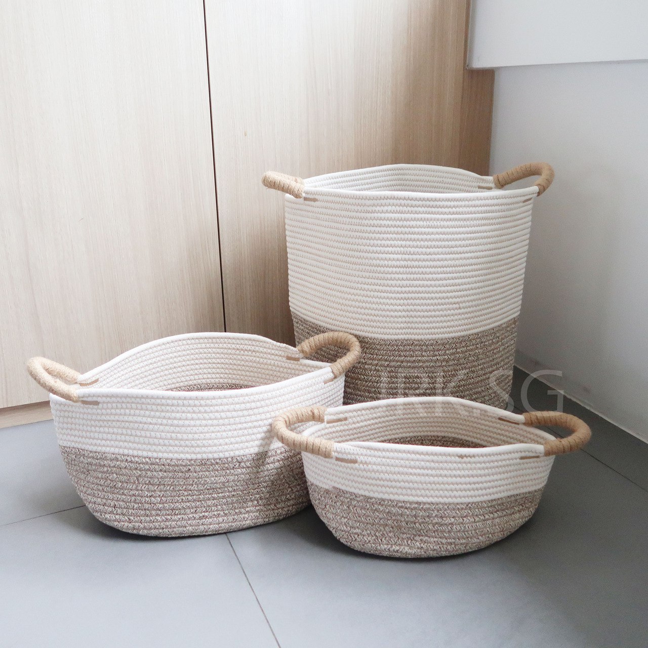 Coveria rope storage basket bin with woven handle / rattan basket