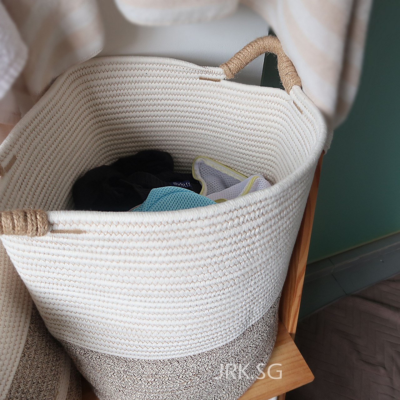 Coveria rope storage basket bin with woven handle / rattan basket