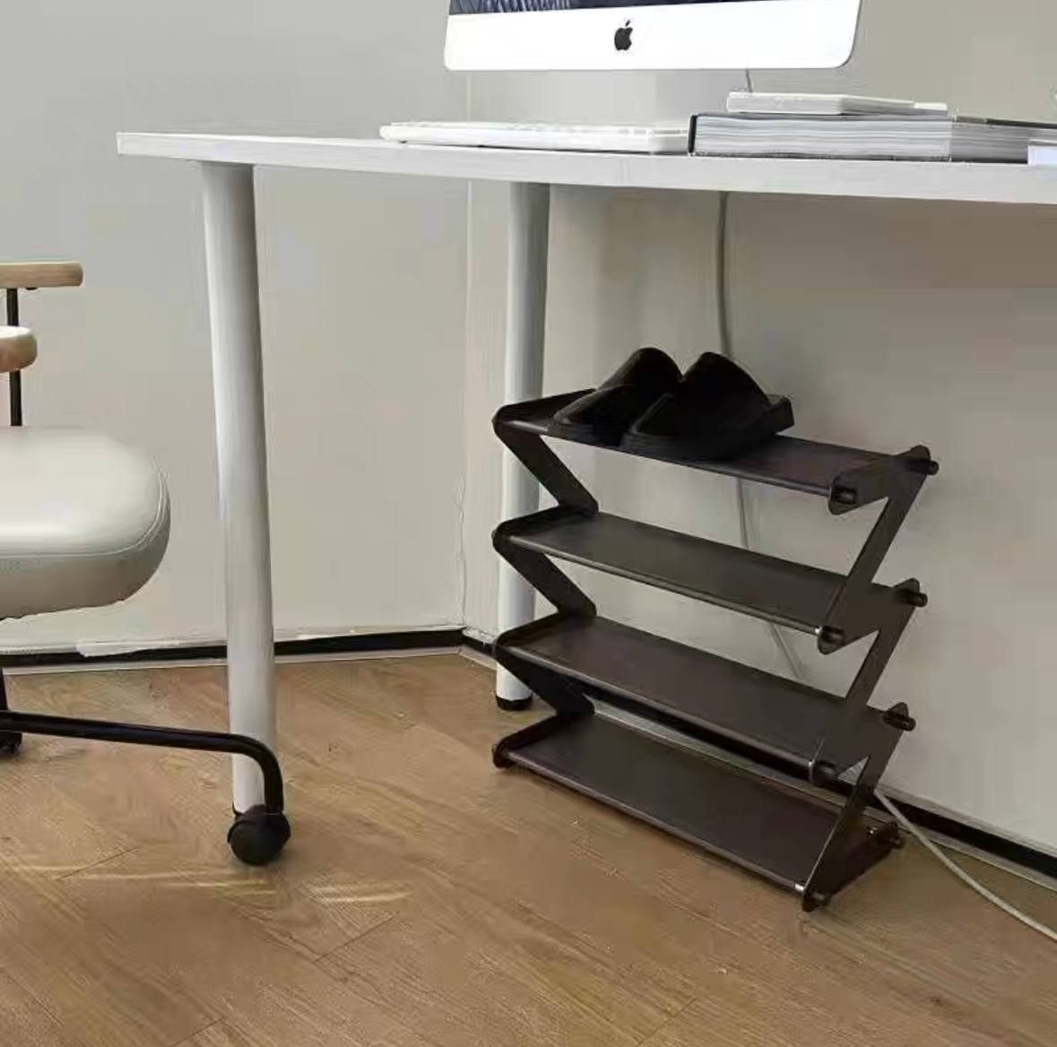 Zig zag collapsible shelf / shoe rack organiser