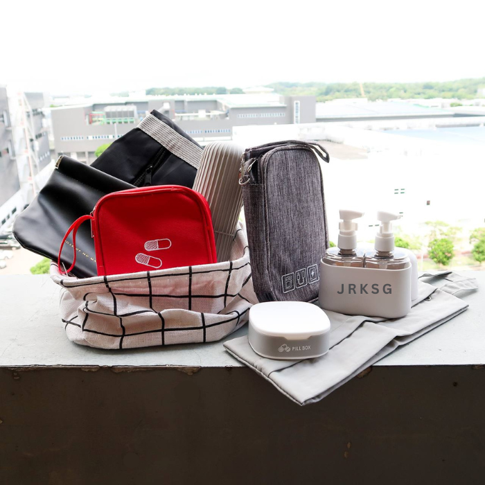 Ultimate Travel Essential Kit - 8pcs Holiday packing check list / vacation / carry on / travelling trips