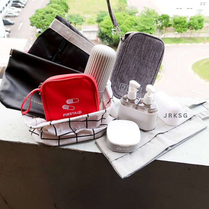 Ultimate Travel Essential Kit - 8pcs Holiday packing check list / vacation / carry on / travelling trips