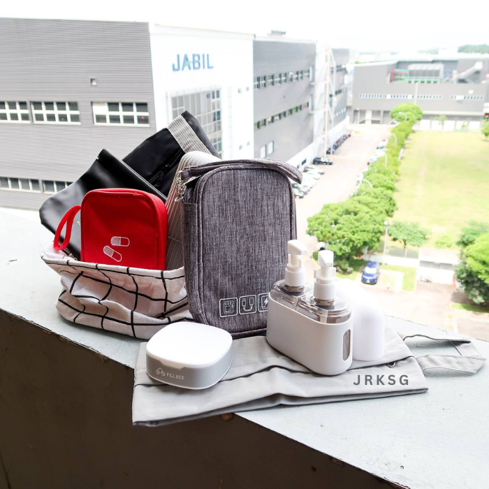 Ultimate Travel Essential Kit - 8pcs Holiday packing check list / vacation / carry on / travelling trips