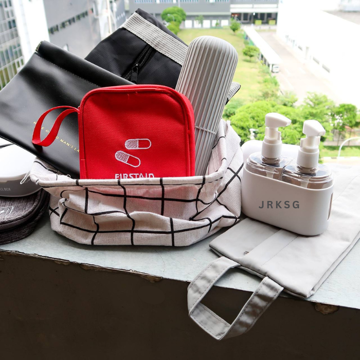 Ultimate Travel Essential Kit - 8pcs Holiday packing check list / vacation / carry on / travelling trips