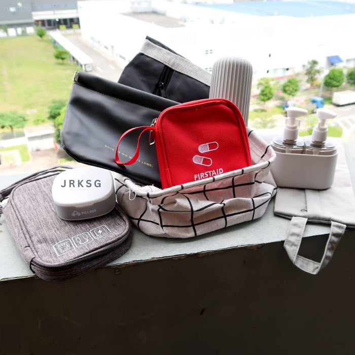 Ultimate Travel Essential Kit - 8pcs Holiday packing check list / vacation / carry on / travelling trips