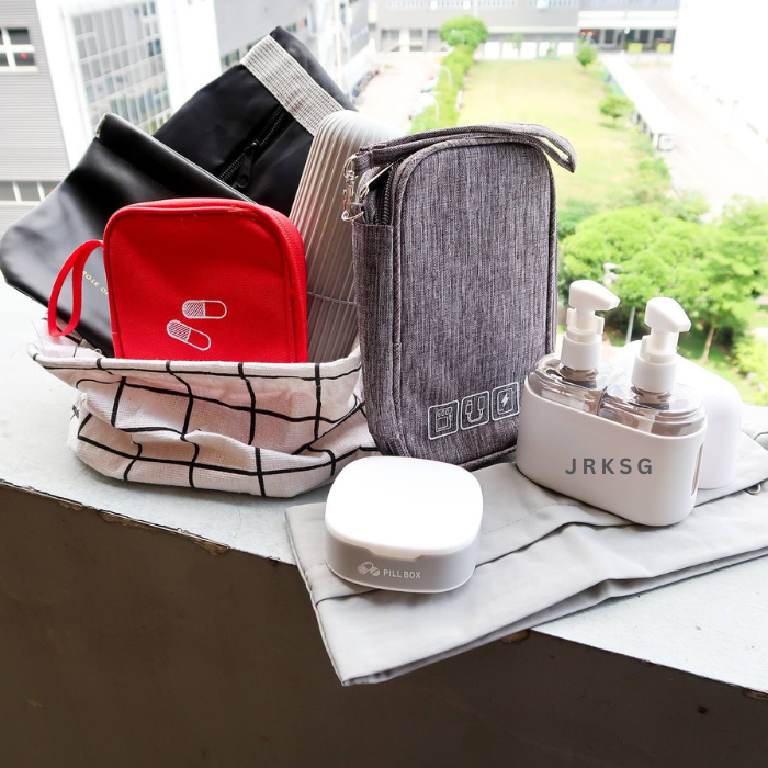 Ultimate Travel Essential Kit - 8pcs Holiday packing check list / vacation / carry on / travelling trips