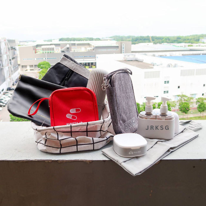 Ultimate Travel Essential Kit - 8pcs Holiday packing check list / vacation / carry on / travelling trips