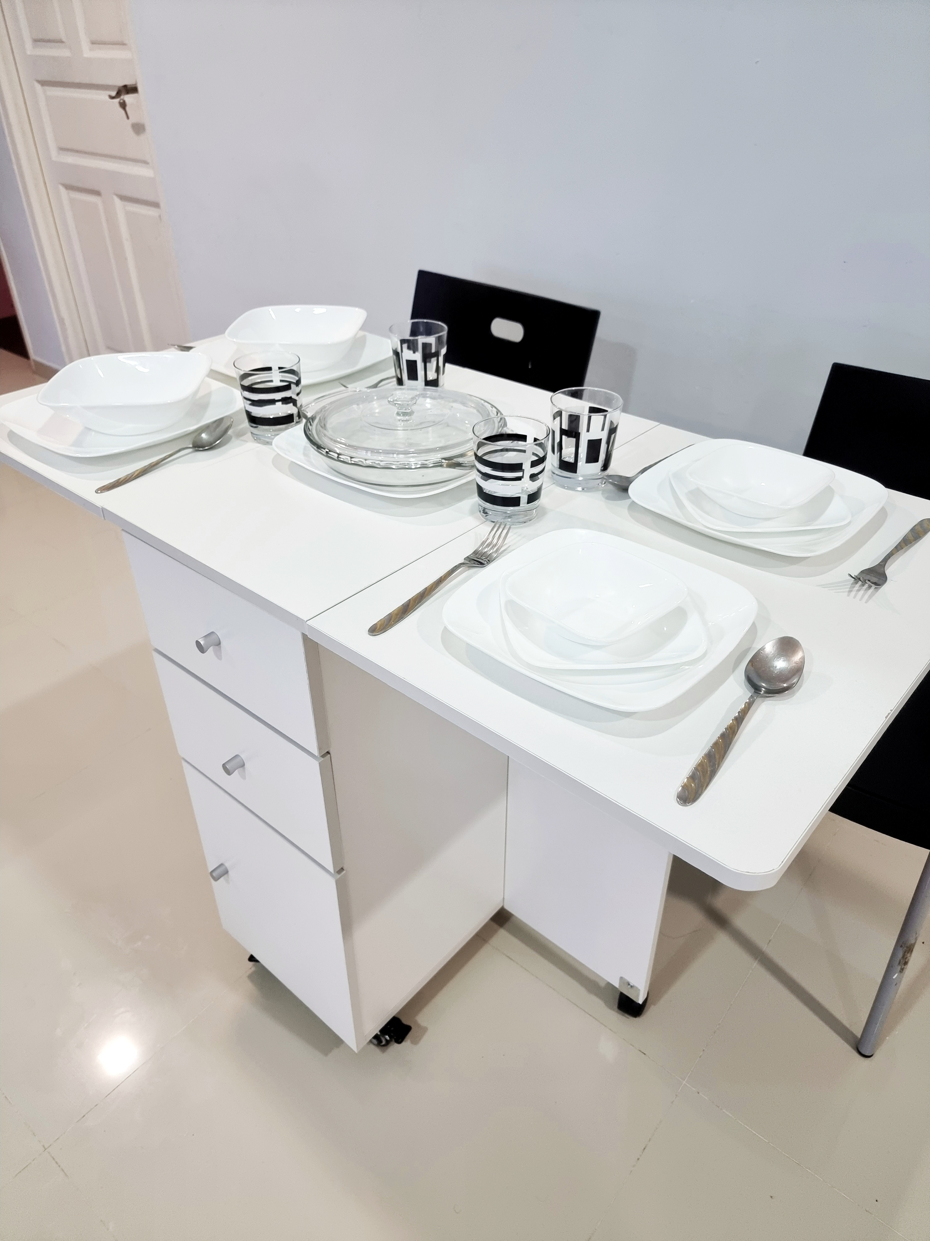 Kelsey Space-saving Foldable Dining Table