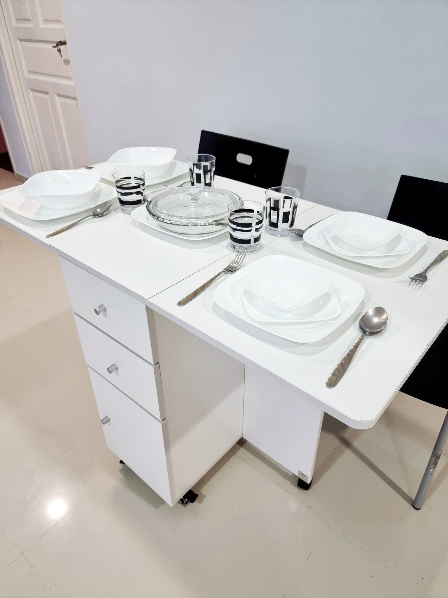 Kelsey Space-saving Foldable Dining Table