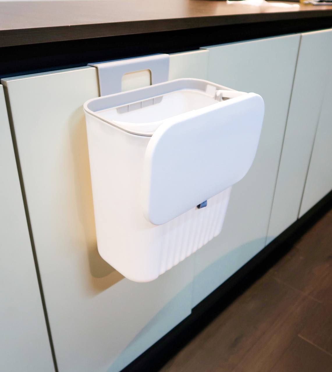 Hanging dustbin for kitchen cabinet door 9L / waste bin / trash bin