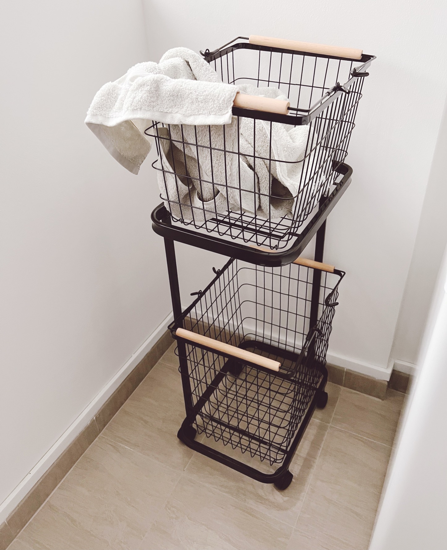 Minimalist Jipandi Metal Laundry Basket