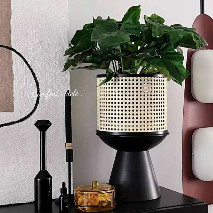 Rattan planter flower pot stand with black base