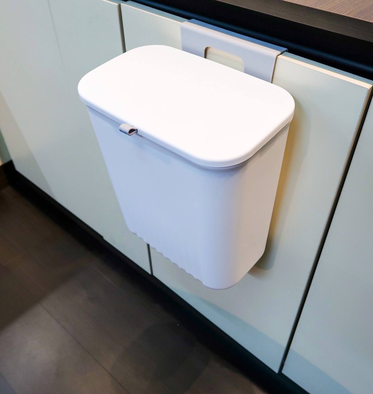 Hanging dustbin for kitchen cabinet door 9L / waste bin / trash bin