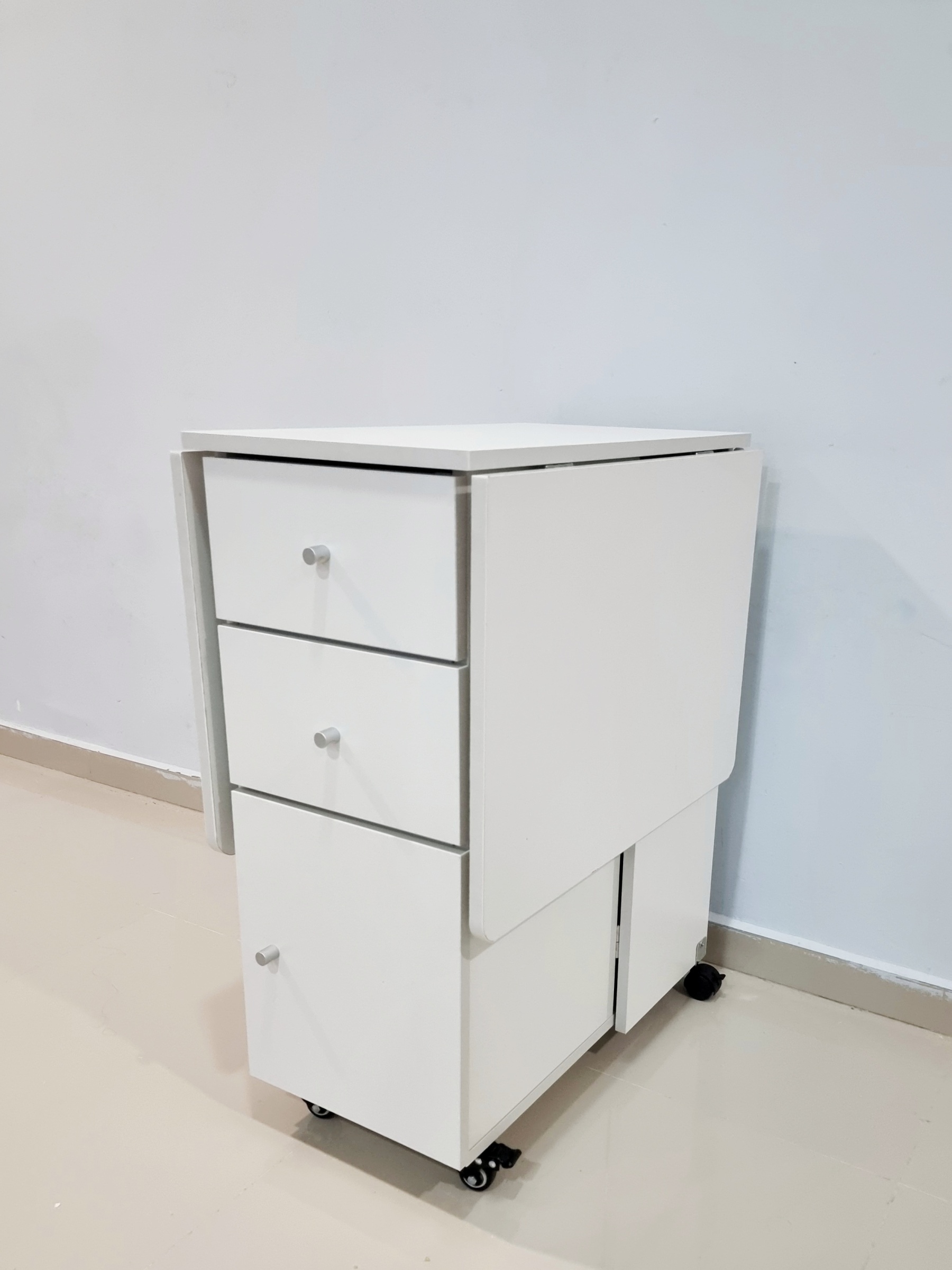 Kelsey Space-saving Foldable Dining Table