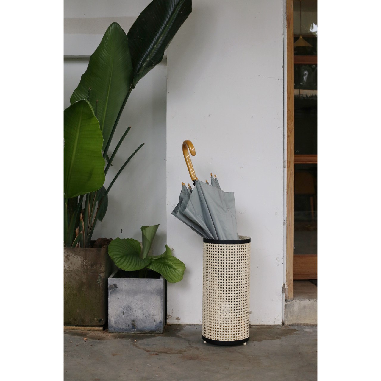 Rattan umbrella organizer holder stand