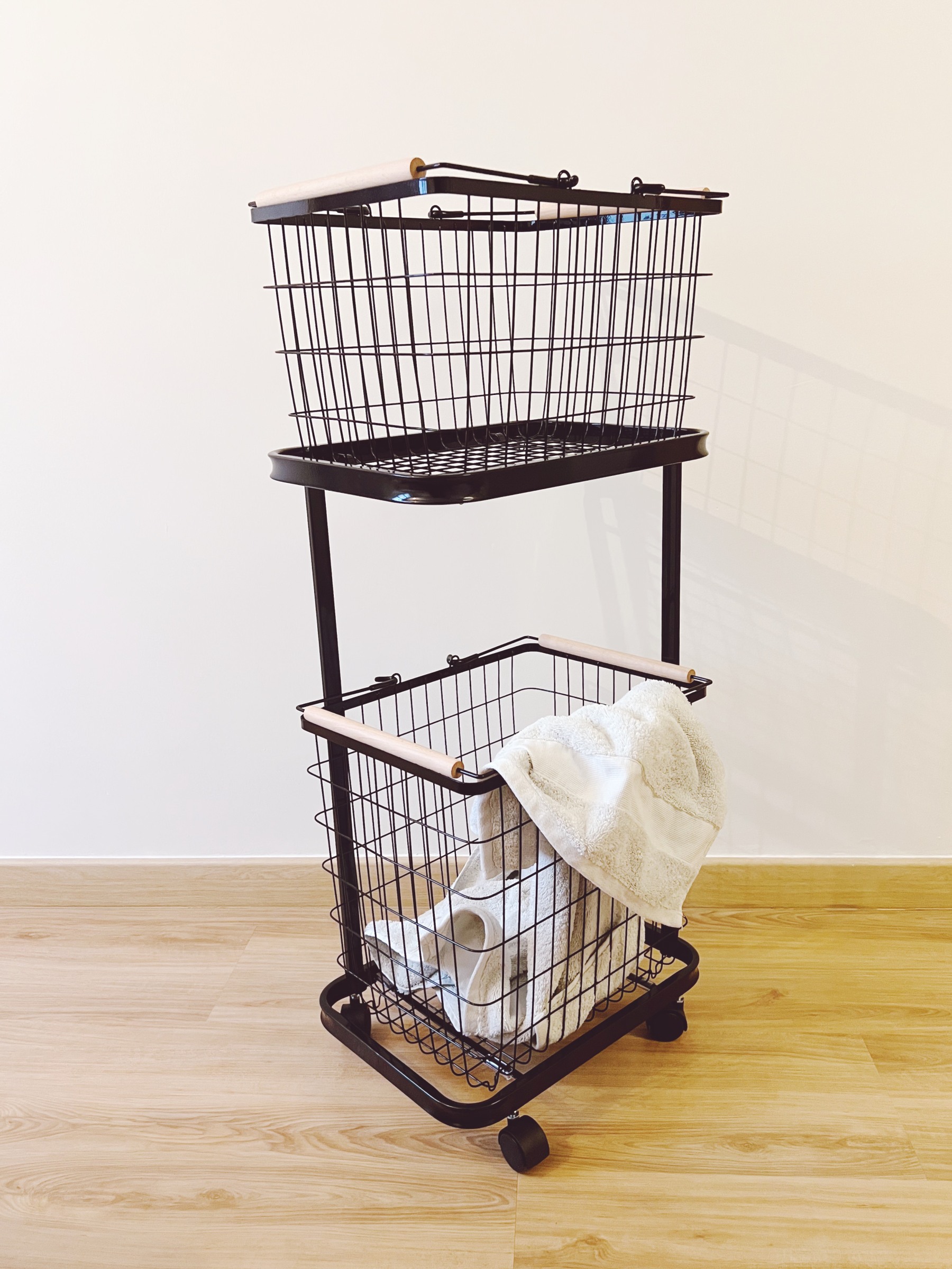 Minimalist Jipandi Metal Laundry Basket