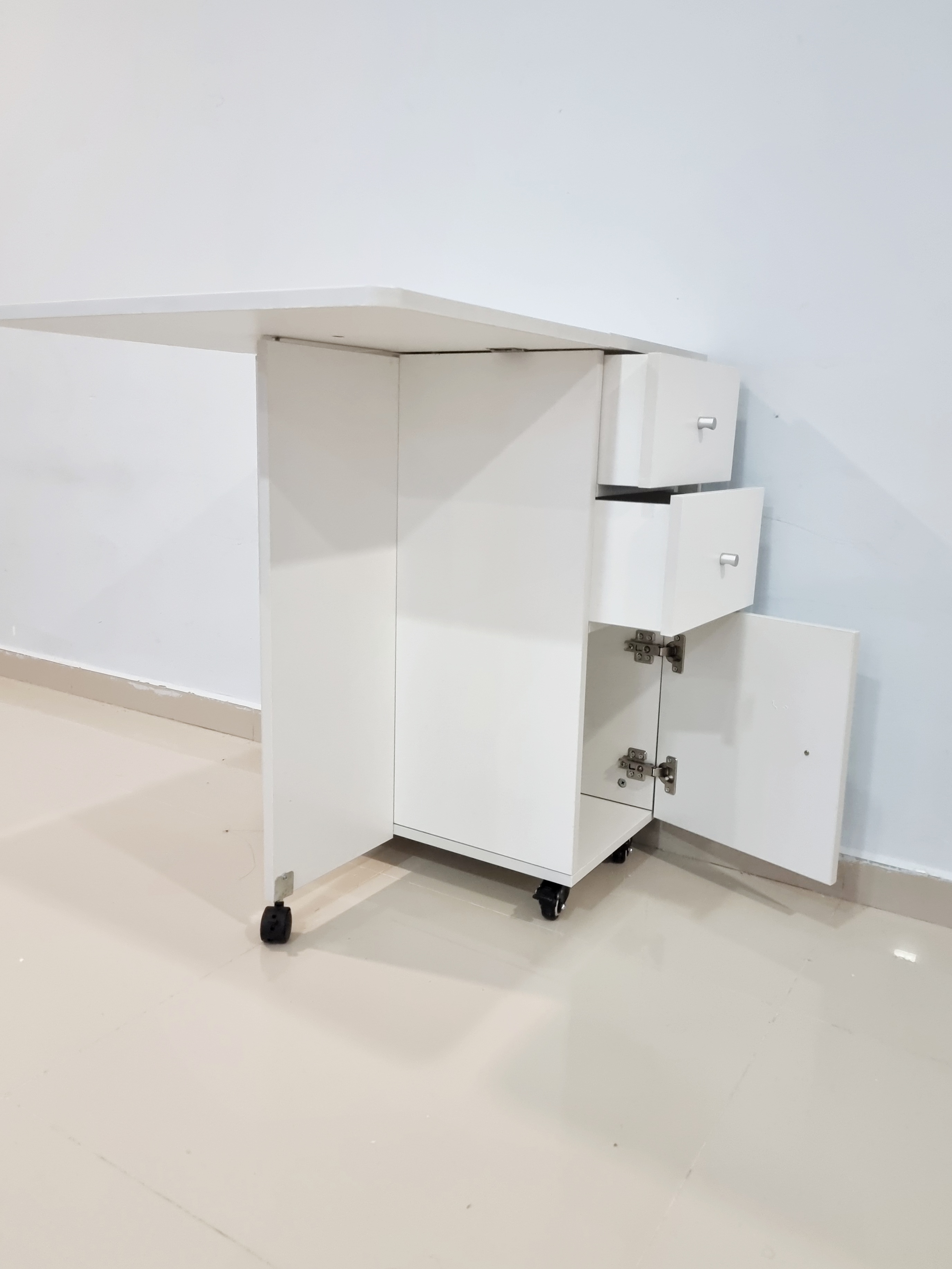 Kelsey Space-saving Foldable Dining Table