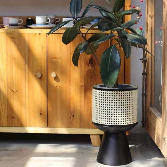 Rattan planter flower pot stand with black base