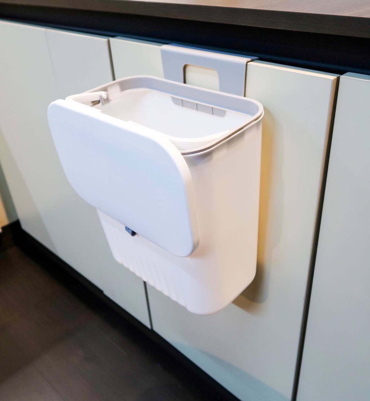 Hanging dustbin for kitchen cabinet door 9L / waste bin / trash bin