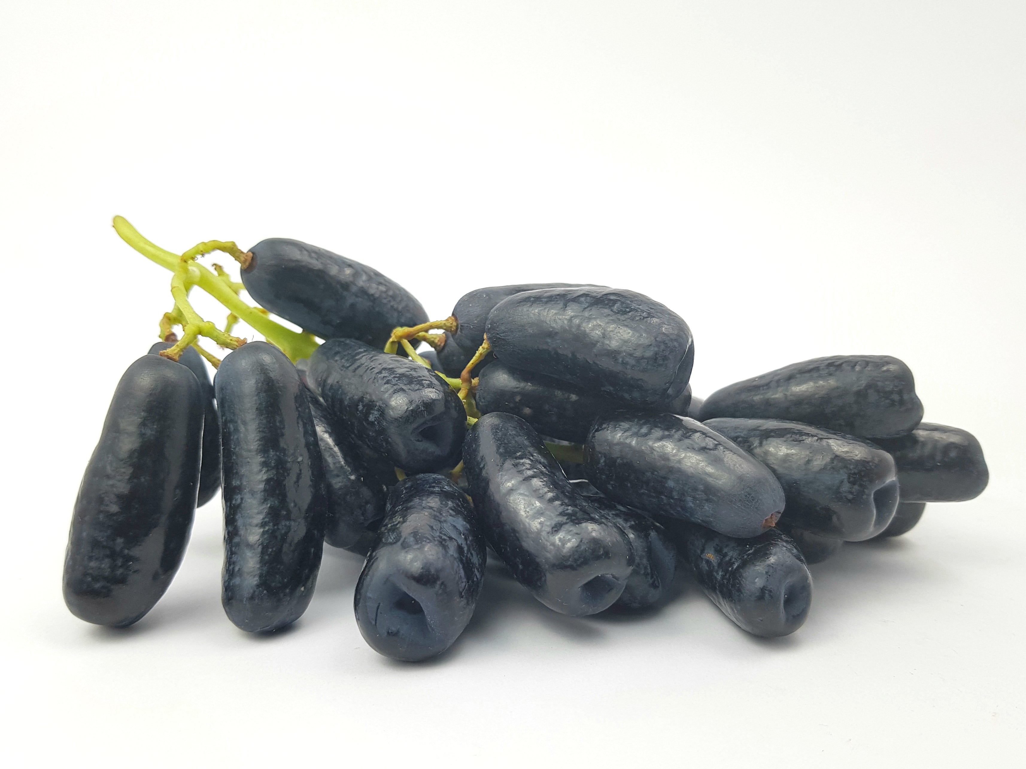 Sweet Sapphire Black Seedless Grapes