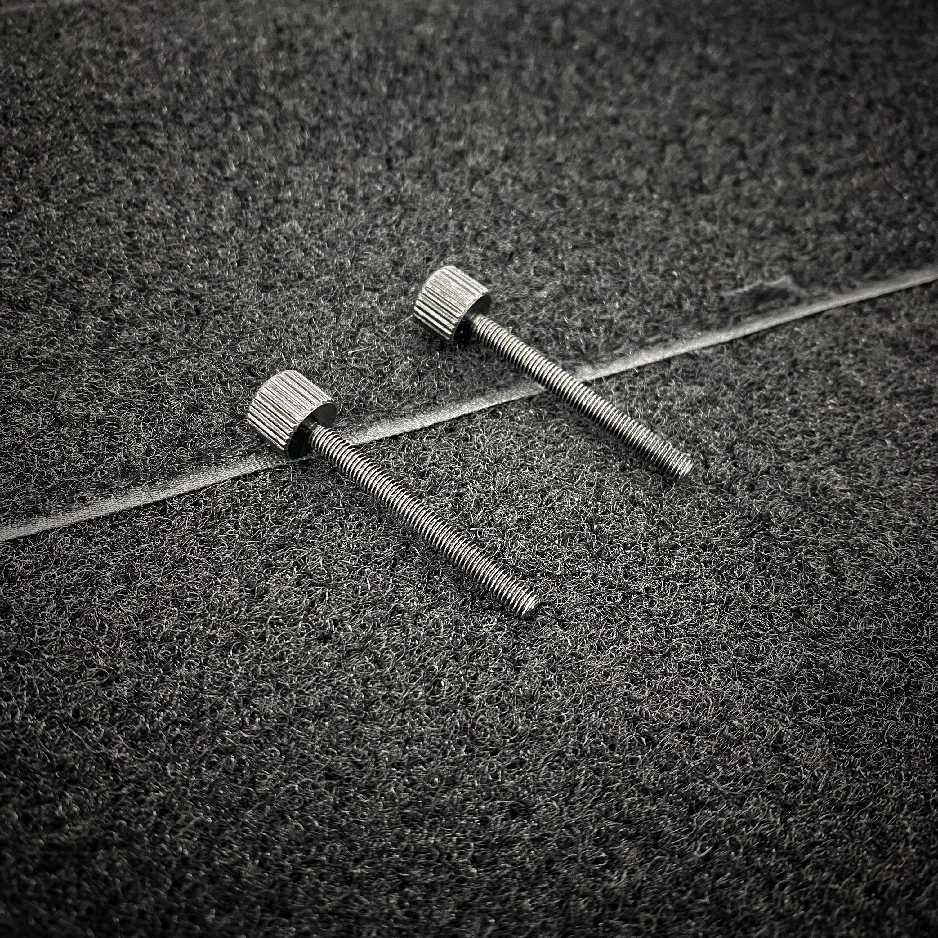 Worker Harrier Thumbscrews (2x)