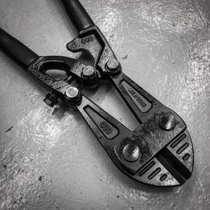 Tactical Bolt Cutter Breaching Tool (24")