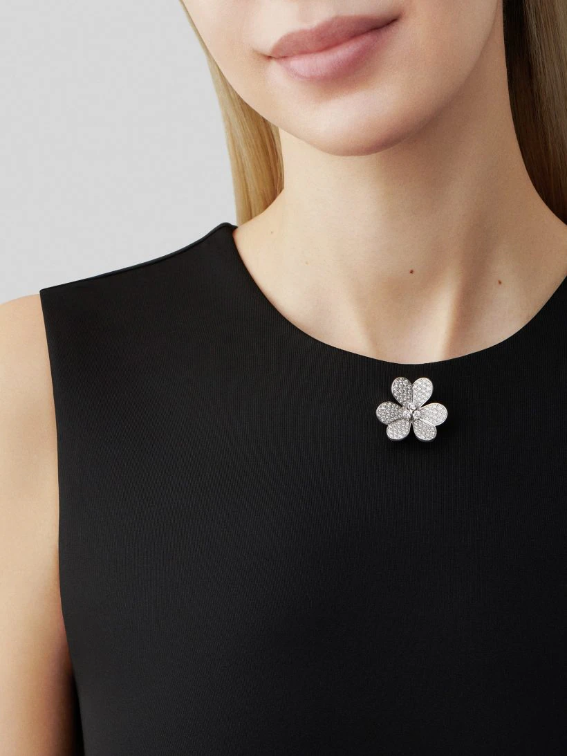 Frivole brooch pendant, oversized model