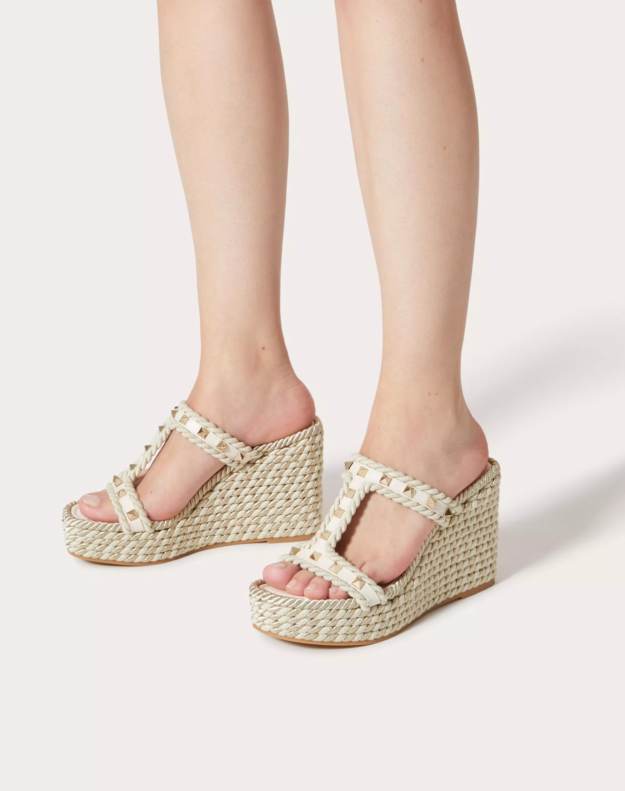 ROCKSTUD WEDGE IN CALFSKIN 90 MM