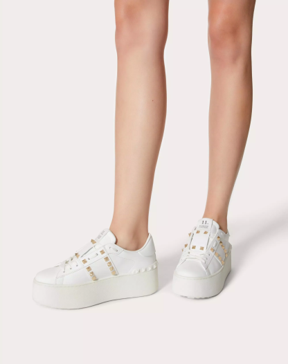 FLATFORM ROCKSTUD UNTITLED SNEAKER IN CALFSKIN