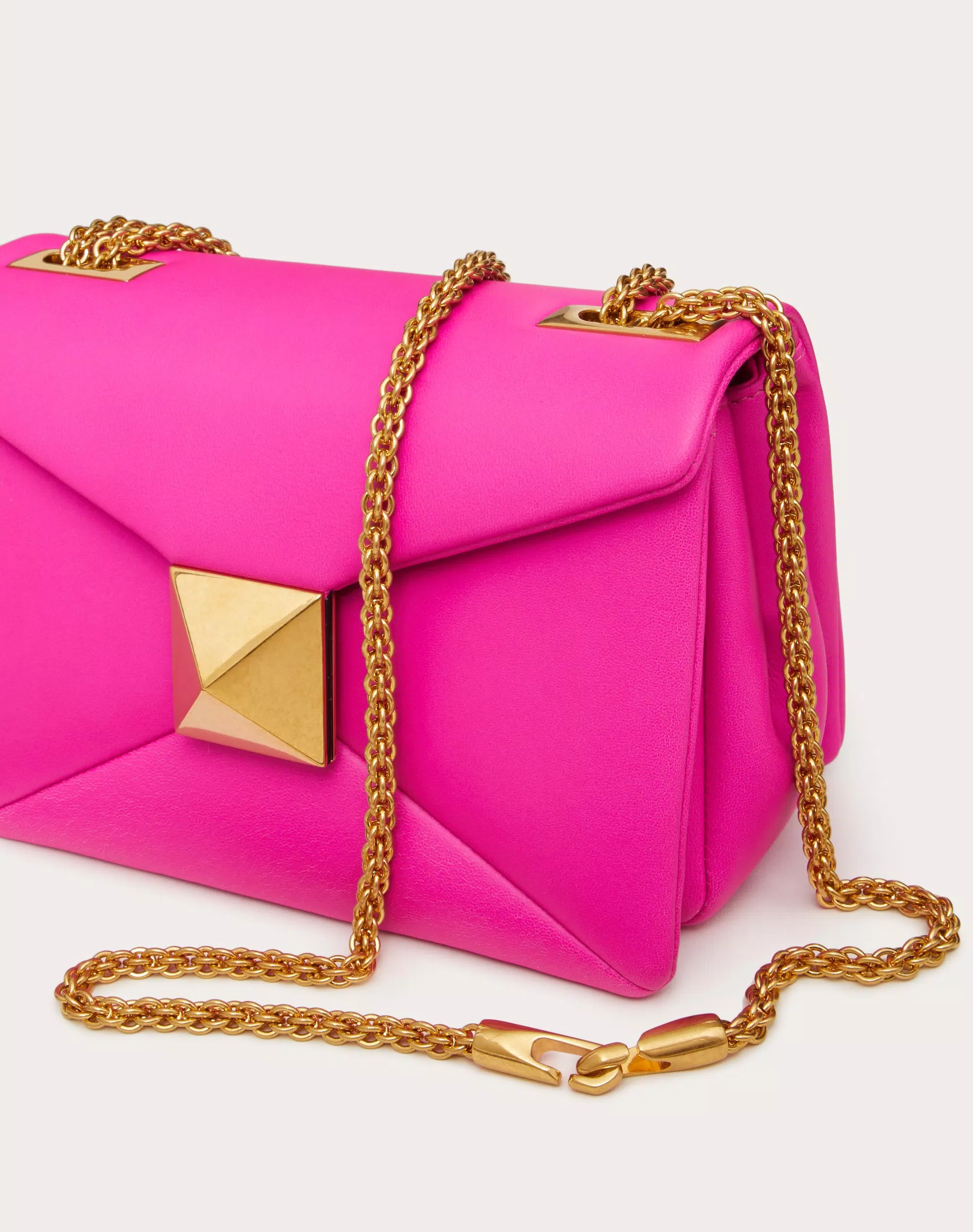 ONE STUD NAPPA BAG WITH CHAIN