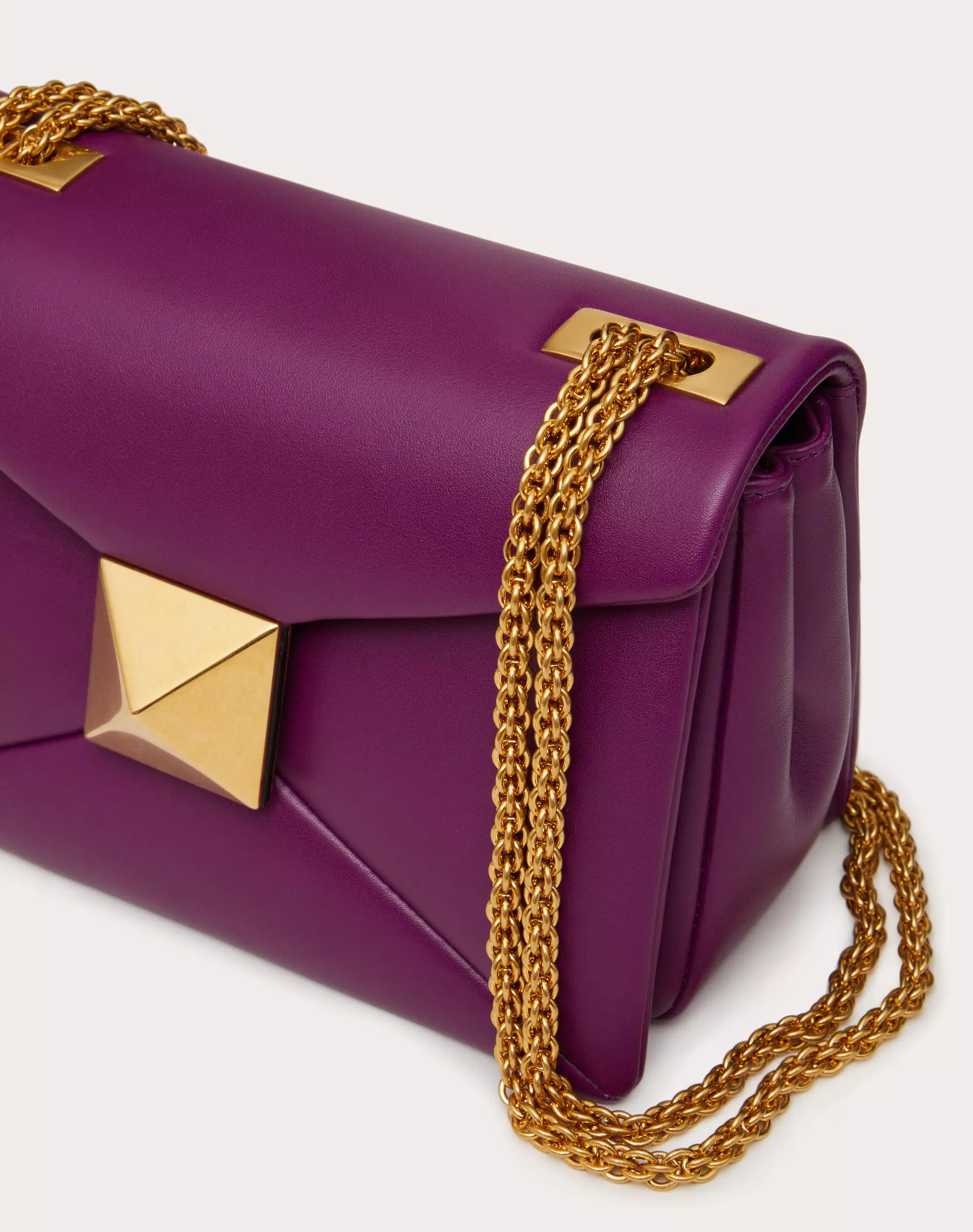 ONE STUD NAPPA BAG WITH CHAIN