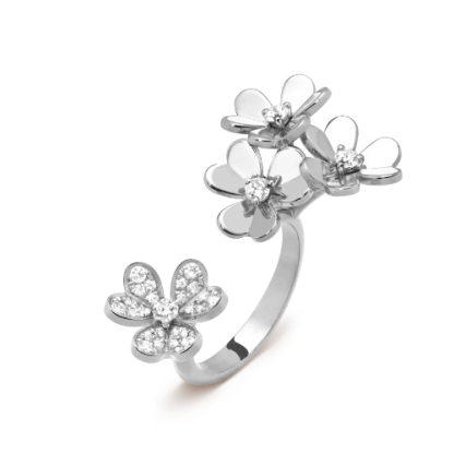 Frivole Between the Finger ring