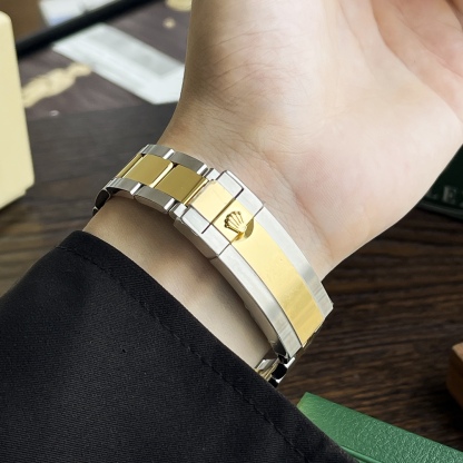 Submariner Date Two Tone Oyster Bracelet Men's Watch