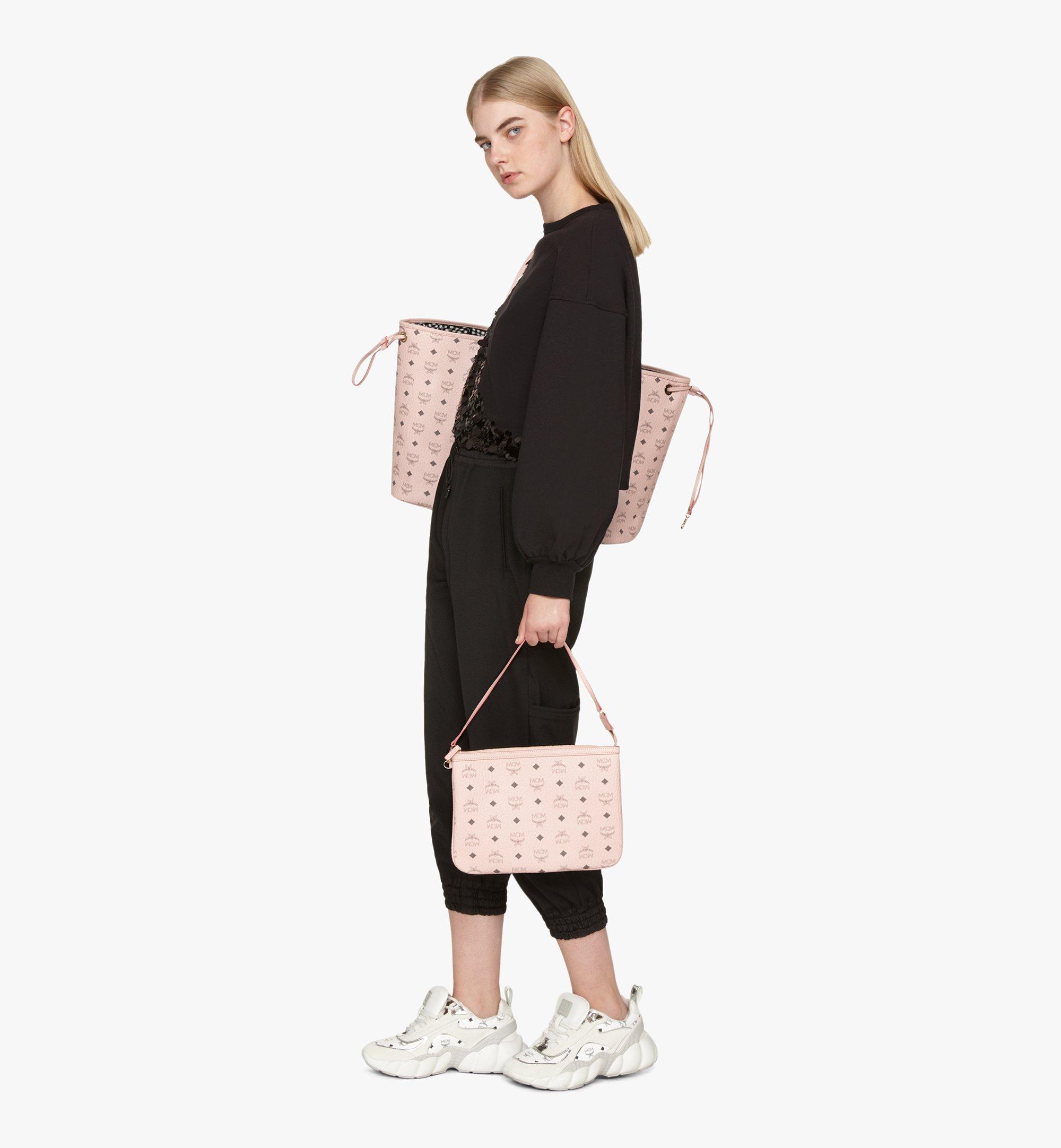 MCM 〈リズ〉リバーシブル ヴィセトス トートバッグ Pink MWP7AVI21QH001 ほかの角度から見る 6 MCM 〈リズ〉リバーシブル ヴィセトス トートバッグ Pink MWP7AVI21QH001 ほかの角度から見る 6