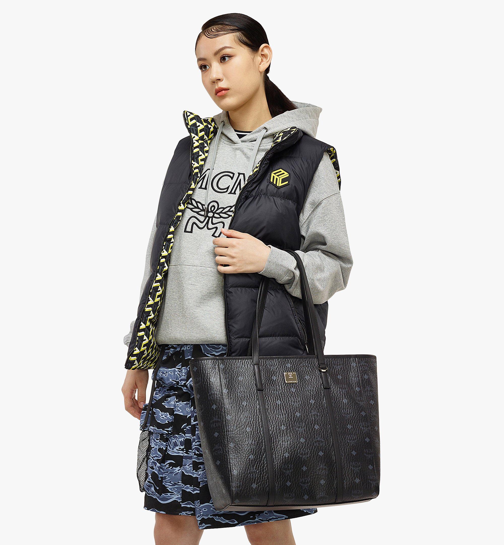MCM 〈トニー〉ショッパーバッグ - ヴィセトス Black MWPAATN03BK001 ほかの角度から見る 3 MCM 〈トニー〉ショッパーバッグ - ヴィセトス Black MWPAATN03BK001 ほかの角度から見る 3