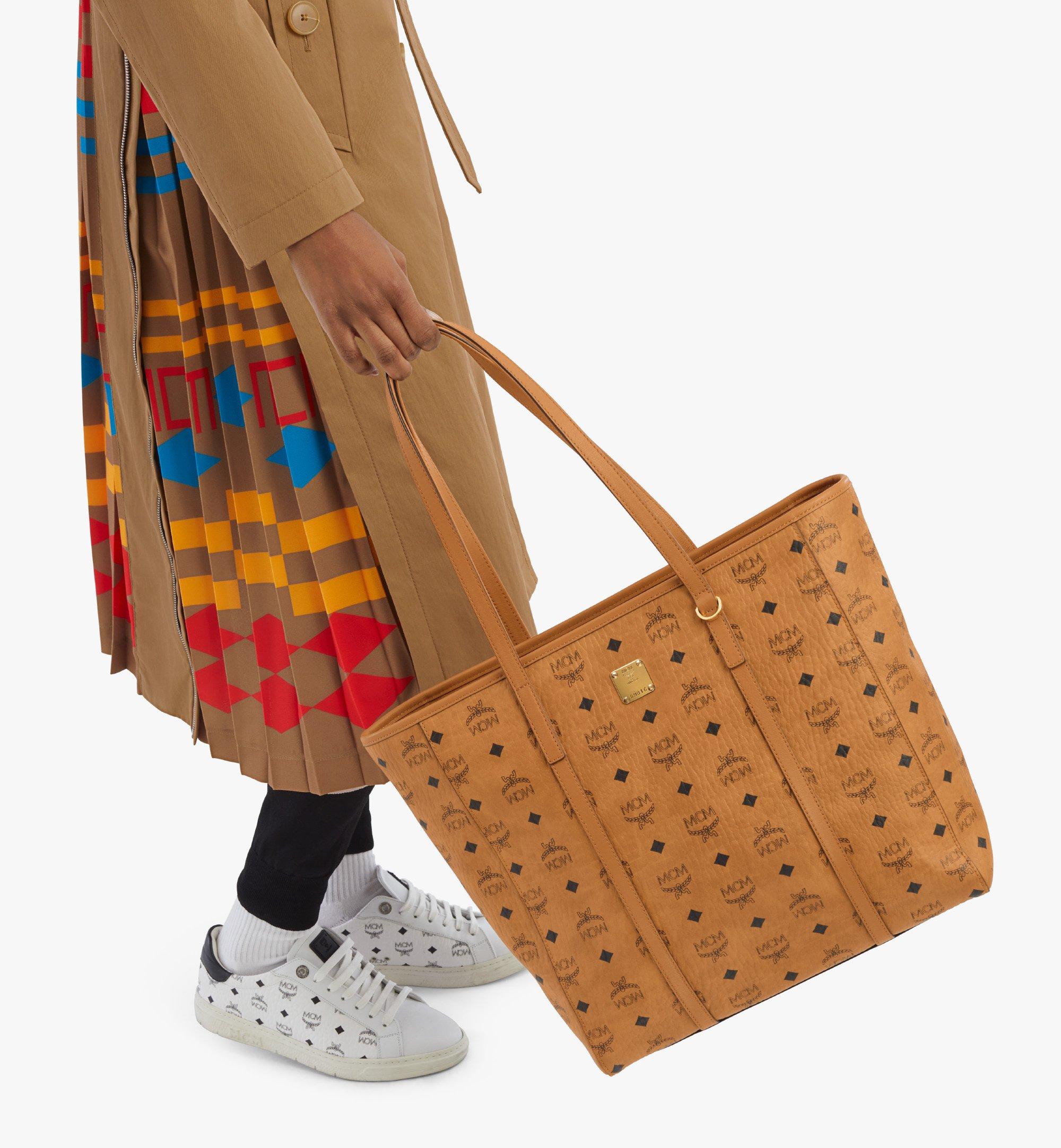 MCM 〈トニー〉ショッパーバッグ - ヴィセトス Cognac MWPAATN03CO001 ほかの角度から見る 2 MCM 〈トニー〉ショッパーバッグ - ヴィセトス Cognac MWPAATN03CO001 ほかの角度から見る 2