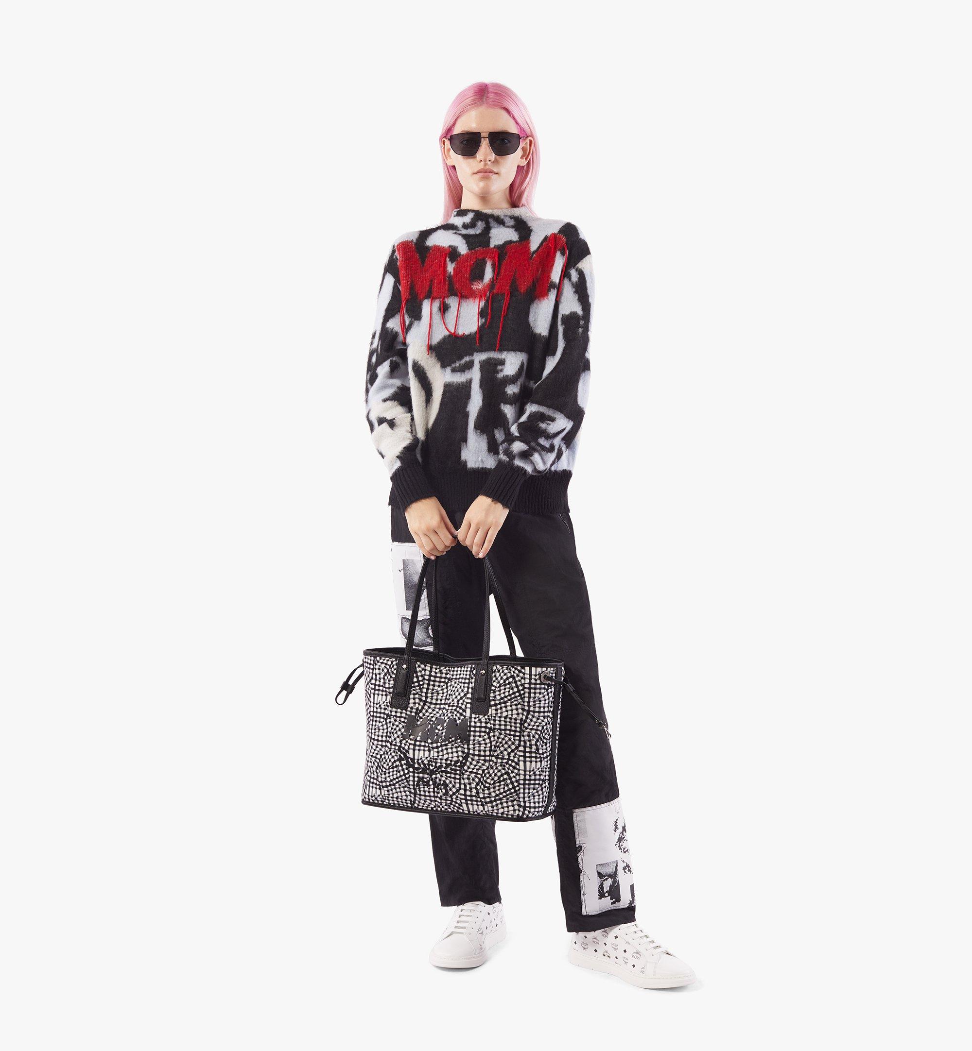 MCM 〈リズ〉リバーシブル ヴィセトス ショッパー Black MWP7AVI22BK001 ほかの角度から見る 5 MCM 〈リズ〉リバーシブル ヴィセトス ショッパー Black MWP7AVI22BK001 ほかの角度から見る 5