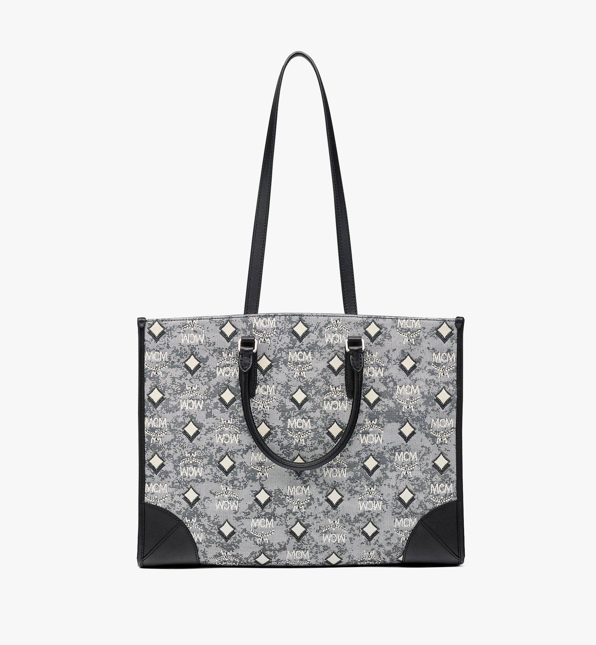 MCM トートバッグ - ヴィンテージ モノグラム ジャカード Grey MWTBATQ01EG001 ほかの角度から見る 3 MCM トートバッグ - ヴィンテージ モノグラム ジャカード Grey MWTBATQ01EG001 ほかの角度から見る 3