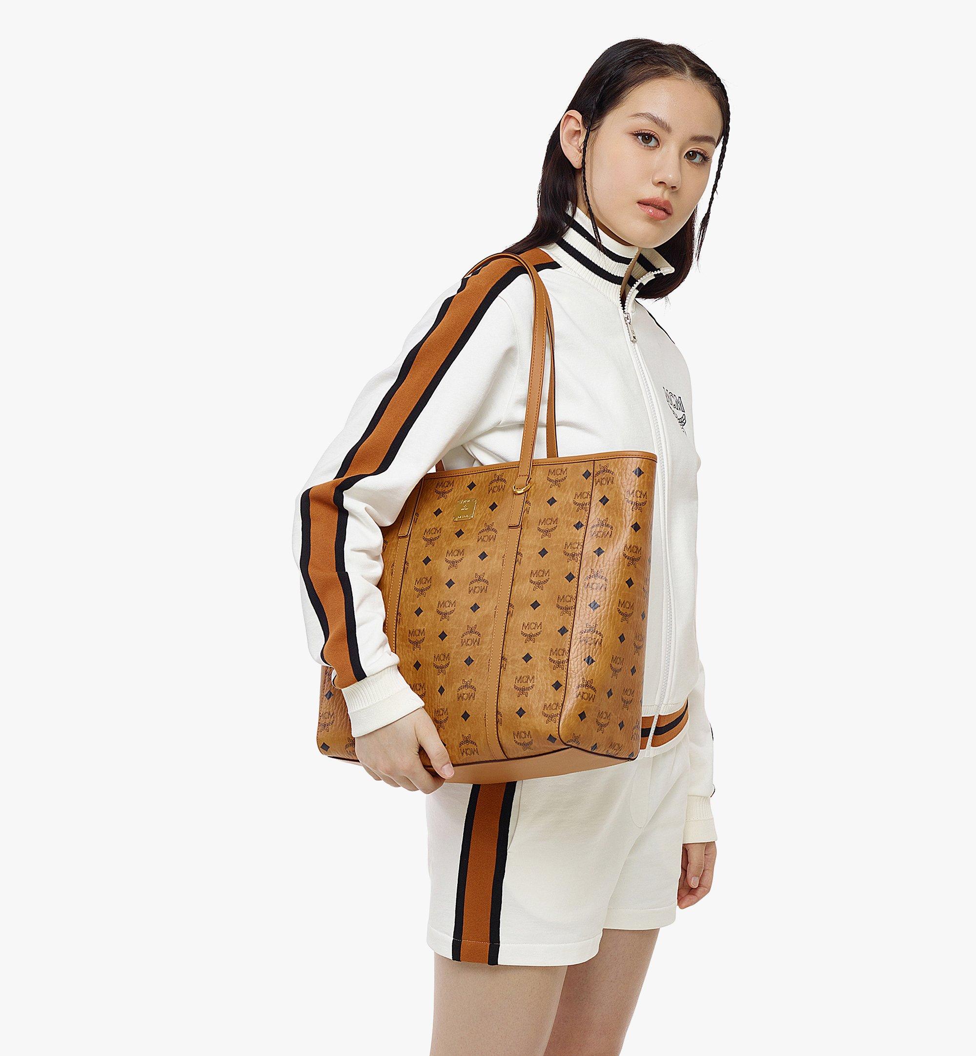 MCM 〈トニー〉ショッパーバッグ - ヴィセトス Cognac MWPAATN03CO001 ほかの角度から見る 3 MCM 〈トニー〉ショッパーバッグ - ヴィセトス Cognac MWPAATN03CO001 ほかの角度から見る 3