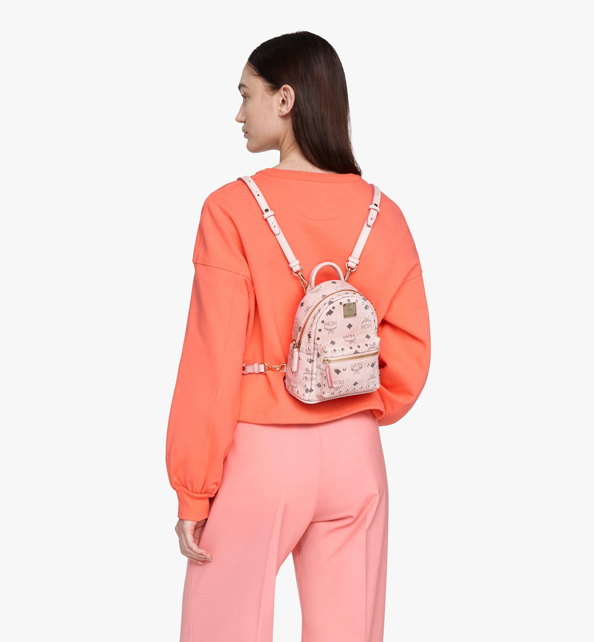 MCM 〈スターク〉スタッズ付き ヴィセトス バックパック Pink MMK8AVE04QH001 ほかの角度から見る 2